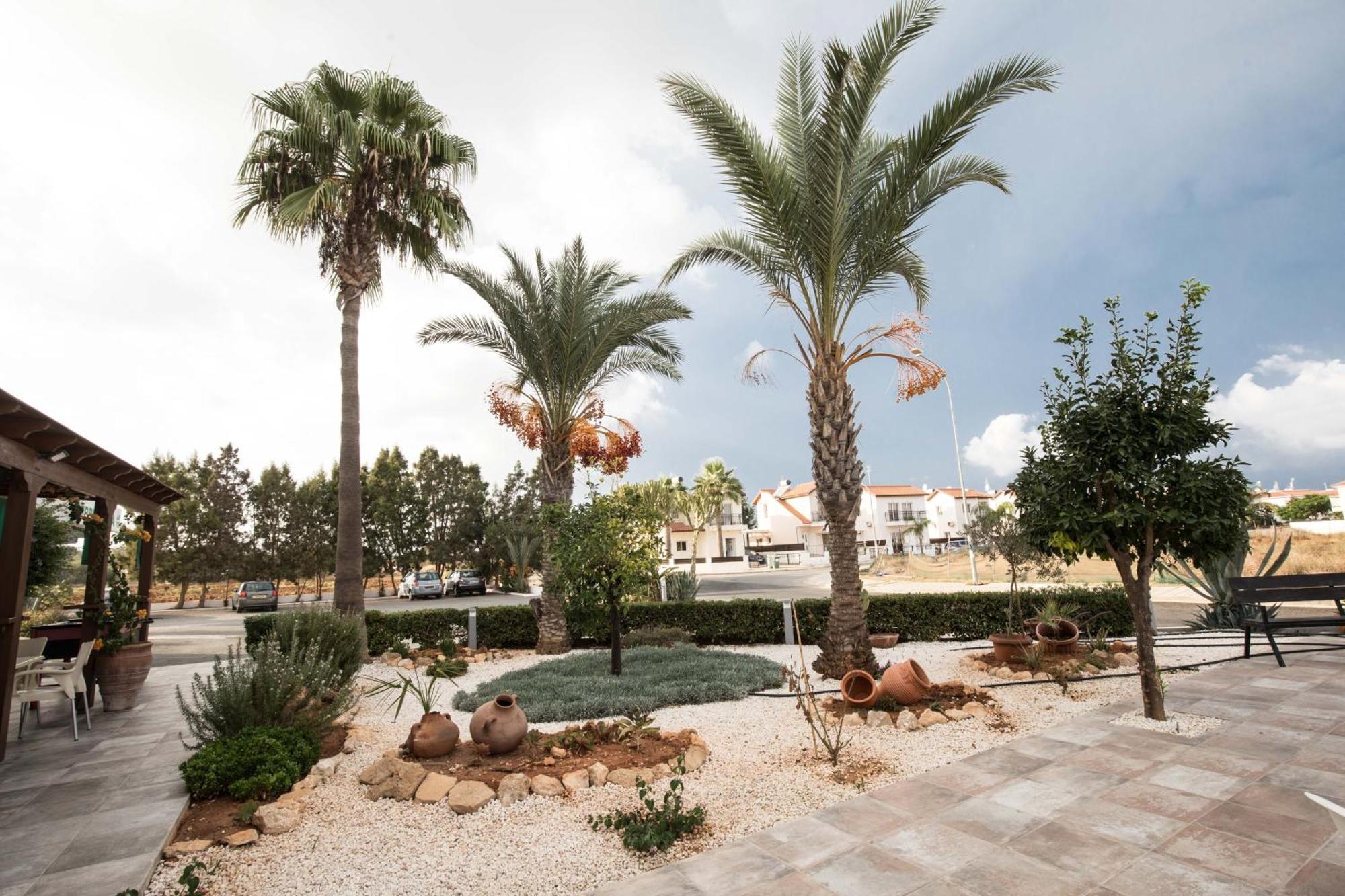 Debbiexenia Hotel Apartments Paralimni Exterior photo